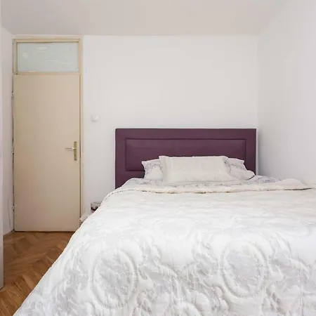 Гостьовий будинок Private Room-2 Persons *